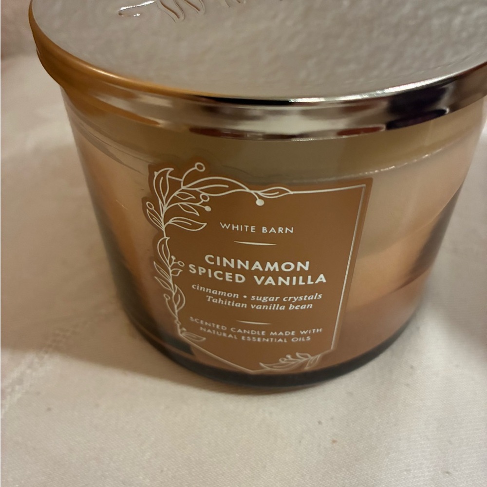 White Barn Cinnamon Spiced Vanilla Candle - Gold and Cream